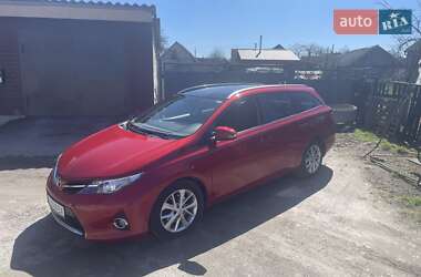Універсал Toyota Auris 2013 в Звягелі