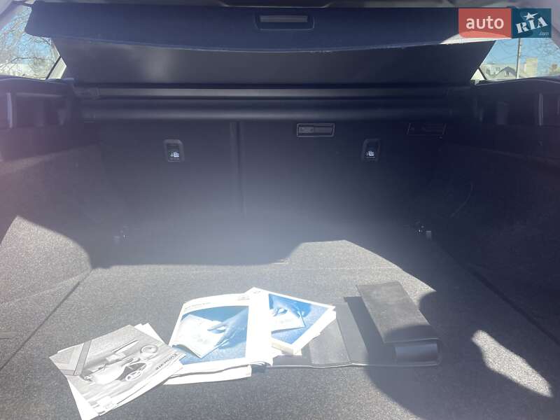 Універсал Toyota Auris 2013 в Звягелі