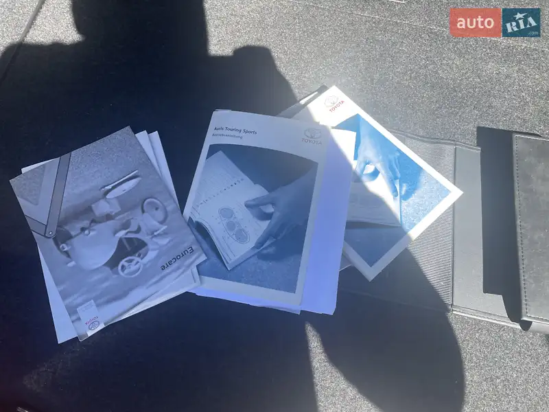Універсал Toyota Auris 2013 в Звягелі документ
