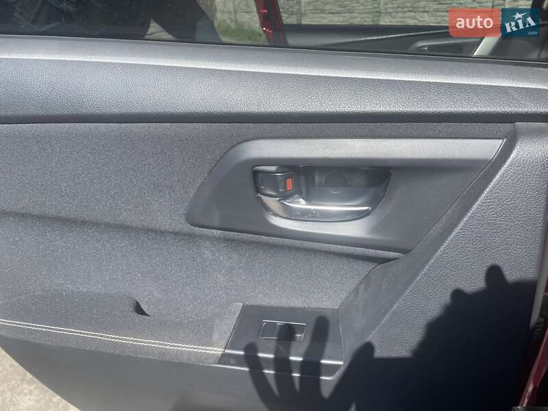 Універсал Toyota Auris 2013 в Звягелі