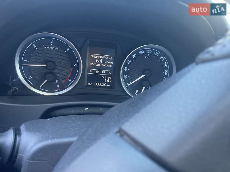 Універсал Toyota Auris 2013 в Звягелі