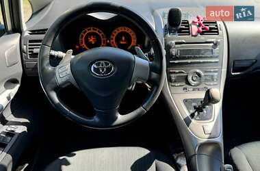 Хетчбек Toyota Auris 2007 в 