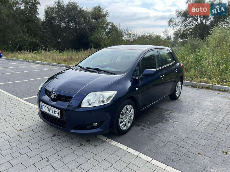 Хэтчбек Toyota Auris 2008 в 