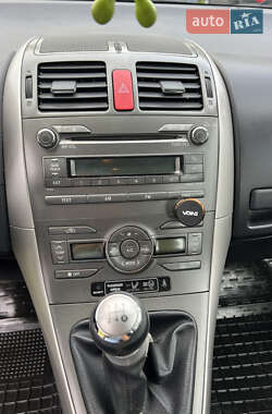 Хэтчбек Toyota Auris 2008 в 