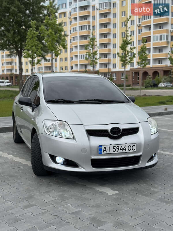 Хэтчбек Toyota Auris 2007 в 