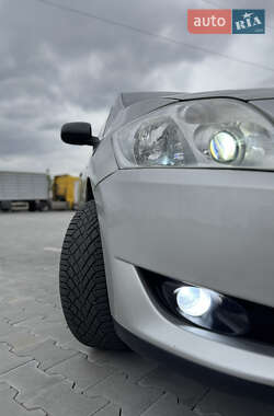 Хэтчбек Toyota Auris 2007 в 