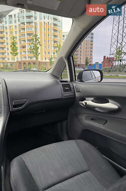 Хэтчбек Toyota Auris 2007 в 