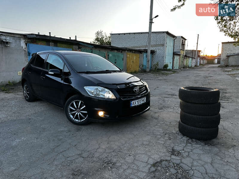 Хэтчбек Toyota Auris 2008 в 