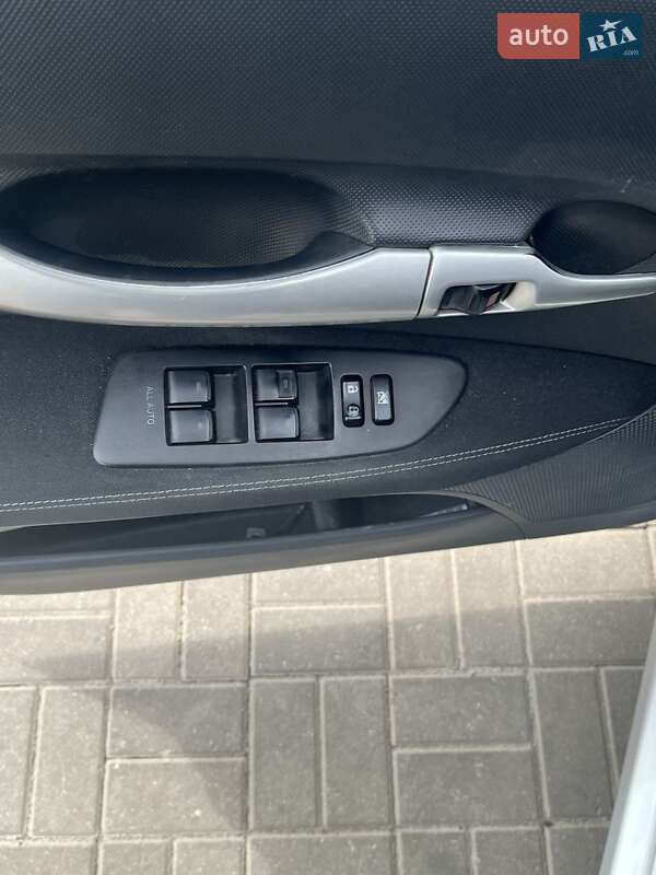 Хетчбек Toyota Auris 2012 в Дніпрі