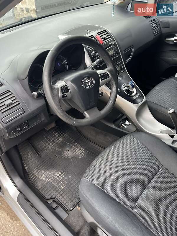 Хетчбек Toyota Auris 2012 в Дніпрі