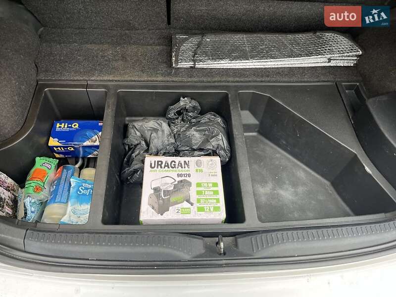 Хетчбек Toyota Auris 2012 в Дніпрі