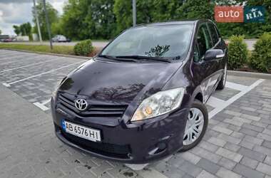 Хэтчбек Toyota Auris 2010 в 