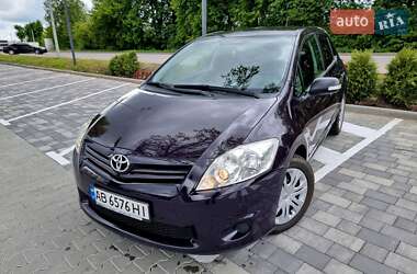 Хэтчбек Toyota Auris 2010 в 