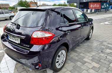Хэтчбек Toyota Auris 2010 в 