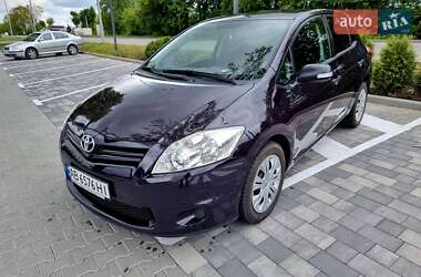 Хэтчбек Toyota Auris 2010 в 