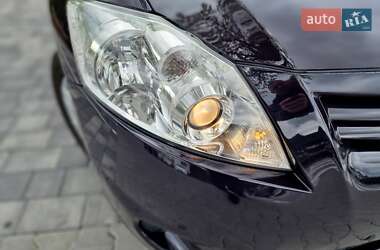 Хэтчбек Toyota Auris 2010 в 