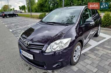 Хэтчбек Toyota Auris 2010 в 