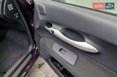 Хэтчбек Toyota Auris 2010 в 