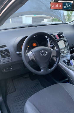 Хетчбек Toyota Auris 2008 в 