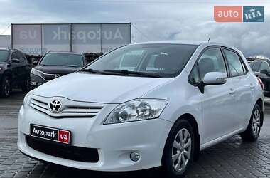 Хэтчбек Toyota Auris 2010 в Львове