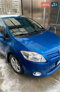 Хетчбек Toyota Auris 2012 в 