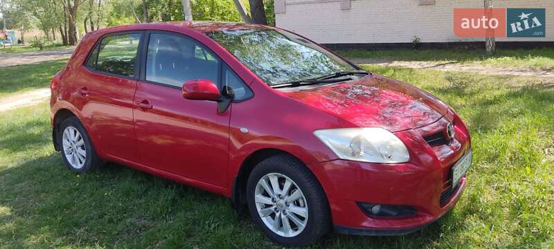 Хэтчбек Toyota Auris 2007 в 