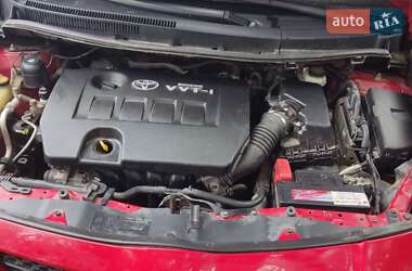 Хэтчбек Toyota Auris 2007 в 
