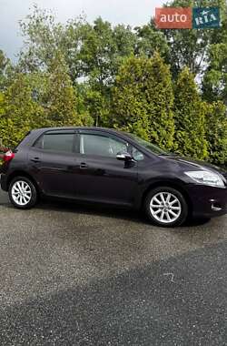 Хэтчбек Toyota Auris 2010 в 
