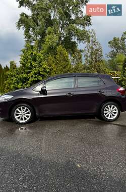 Хэтчбек Toyota Auris 2010 в 