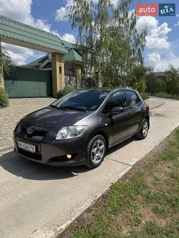 Хетчбек Toyota Auris 2008 в Дніпрі