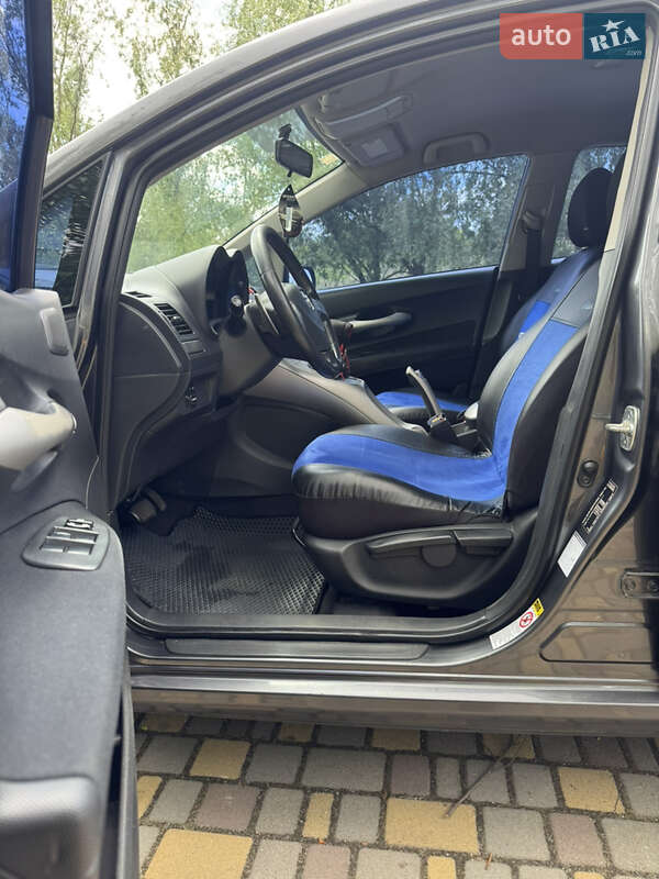 Хетчбек Toyota Auris 2008 в Дніпрі