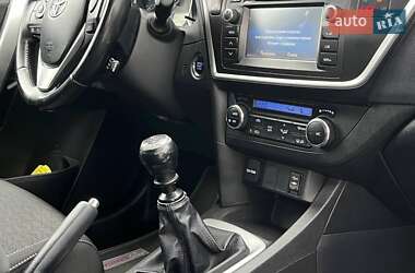 Хэтчбек Toyota Auris 2014 в 