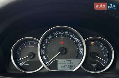 Хэтчбек Toyota Auris 2014 в 
