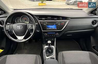 Хэтчбек Toyota Auris 2014 в 