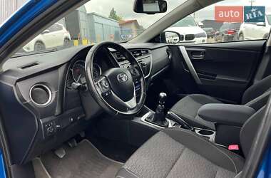 Хэтчбек Toyota Auris 2014 в 