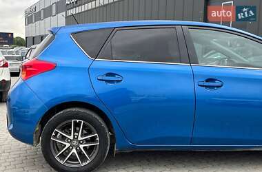 Хэтчбек Toyota Auris 2014 в 
