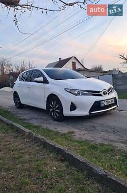 Хэтчбек Toyota Auris 2013 в Каменском