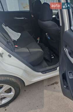 Хэтчбек Toyota Auris 2011 в 