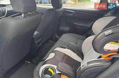 Хэтчбек Toyota Auris 2013 в 