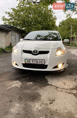 Хэтчбек Toyota Auris 2009 в 