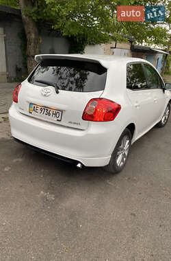 Хэтчбек Toyota Auris 2009 в 