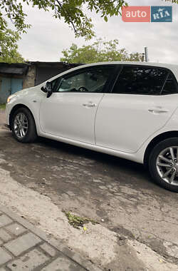 Хэтчбек Toyota Auris 2009 в 