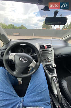 Хэтчбек Toyota Auris 2009 в 