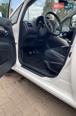 Хэтчбек Toyota Auris 2009 в 