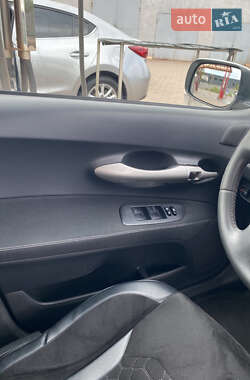 Хэтчбек Toyota Auris 2009 в 