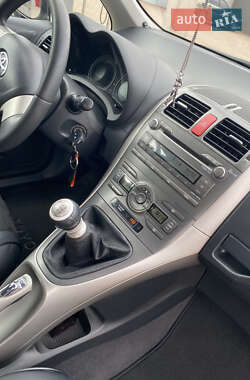 Хэтчбек Toyota Auris 2009 в 