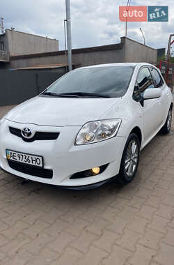 Хэтчбек Toyota Auris 2009 в 