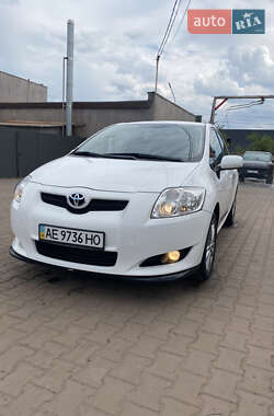 Хэтчбек Toyota Auris 2009 в 