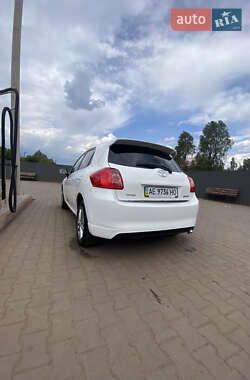 Хэтчбек Toyota Auris 2009 в 