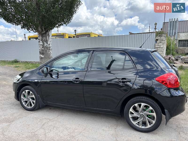 Хэтчбек Toyota Auris 2008 в Вознесенске